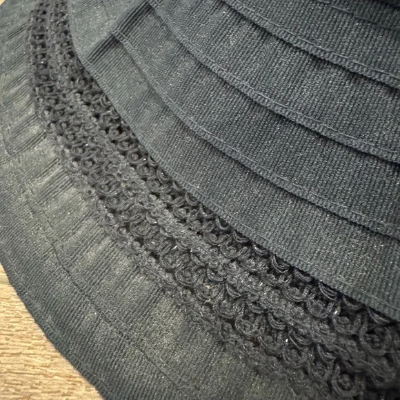 Women’s Black Sun Bucket Hat Croft and Barrow - Picture 6 of 9